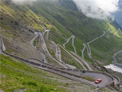 Stelvio Pass Road – Taliansko